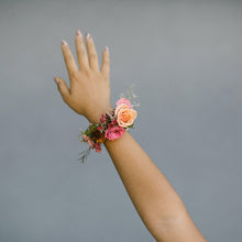 Load image into Gallery viewer, Floral Bracelet