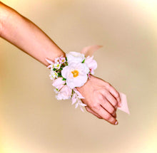 Load image into Gallery viewer, Boutonnière + Corsage Set
